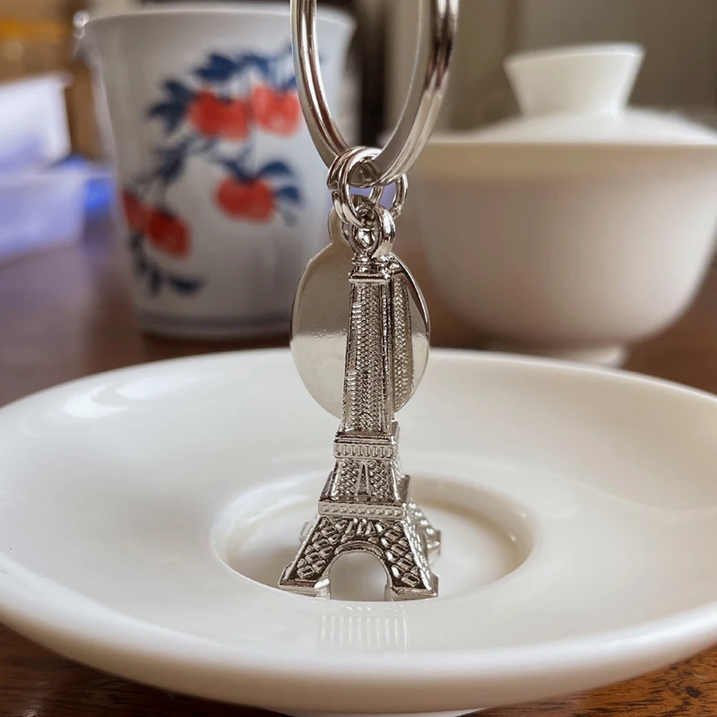 2024 Paris Eiffel Tower Keychain Custom metal car keychain Gift free engraved pendant keychain