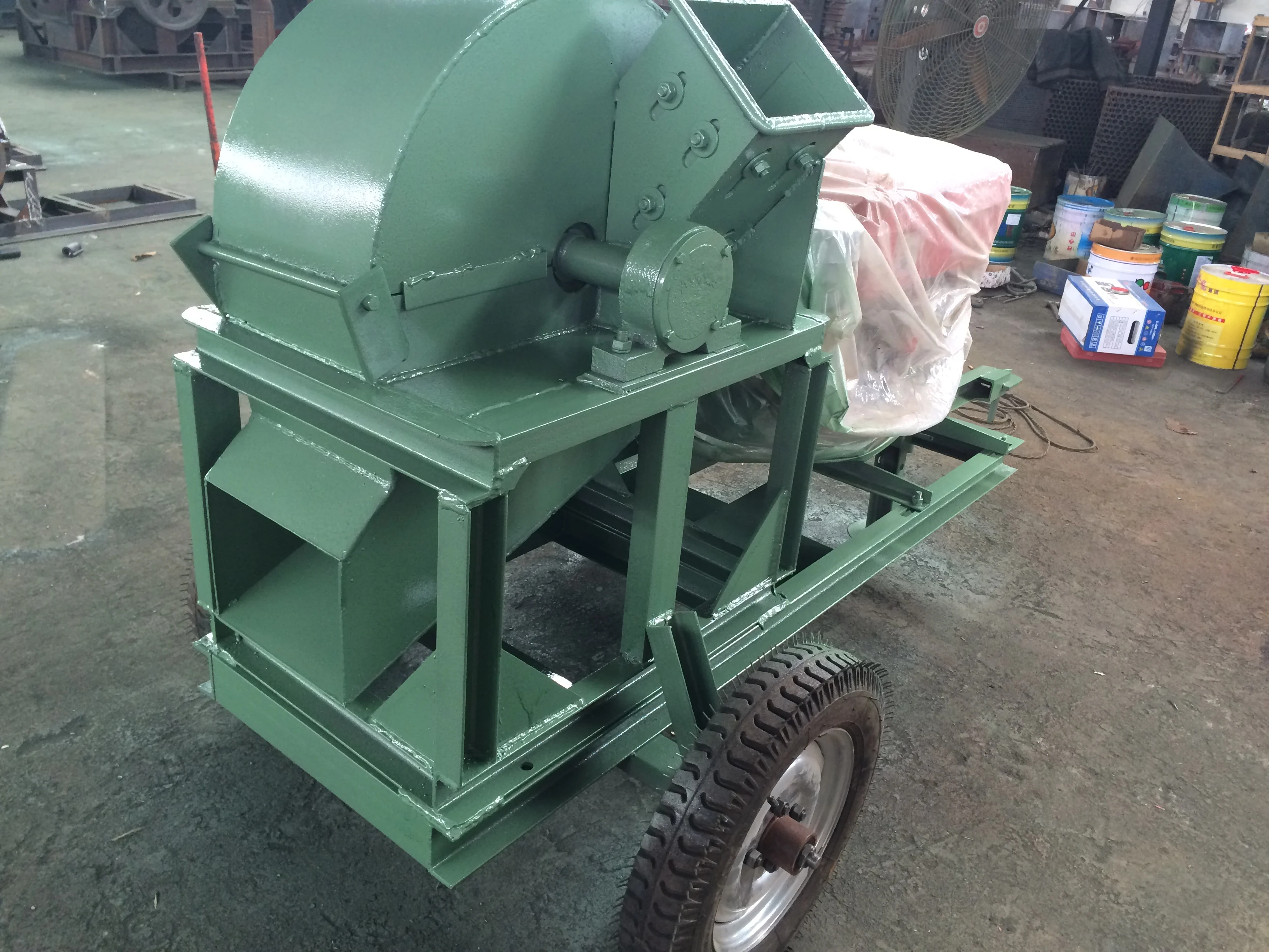 Good quality walking wood crusher sawdust making machine woodcrusher