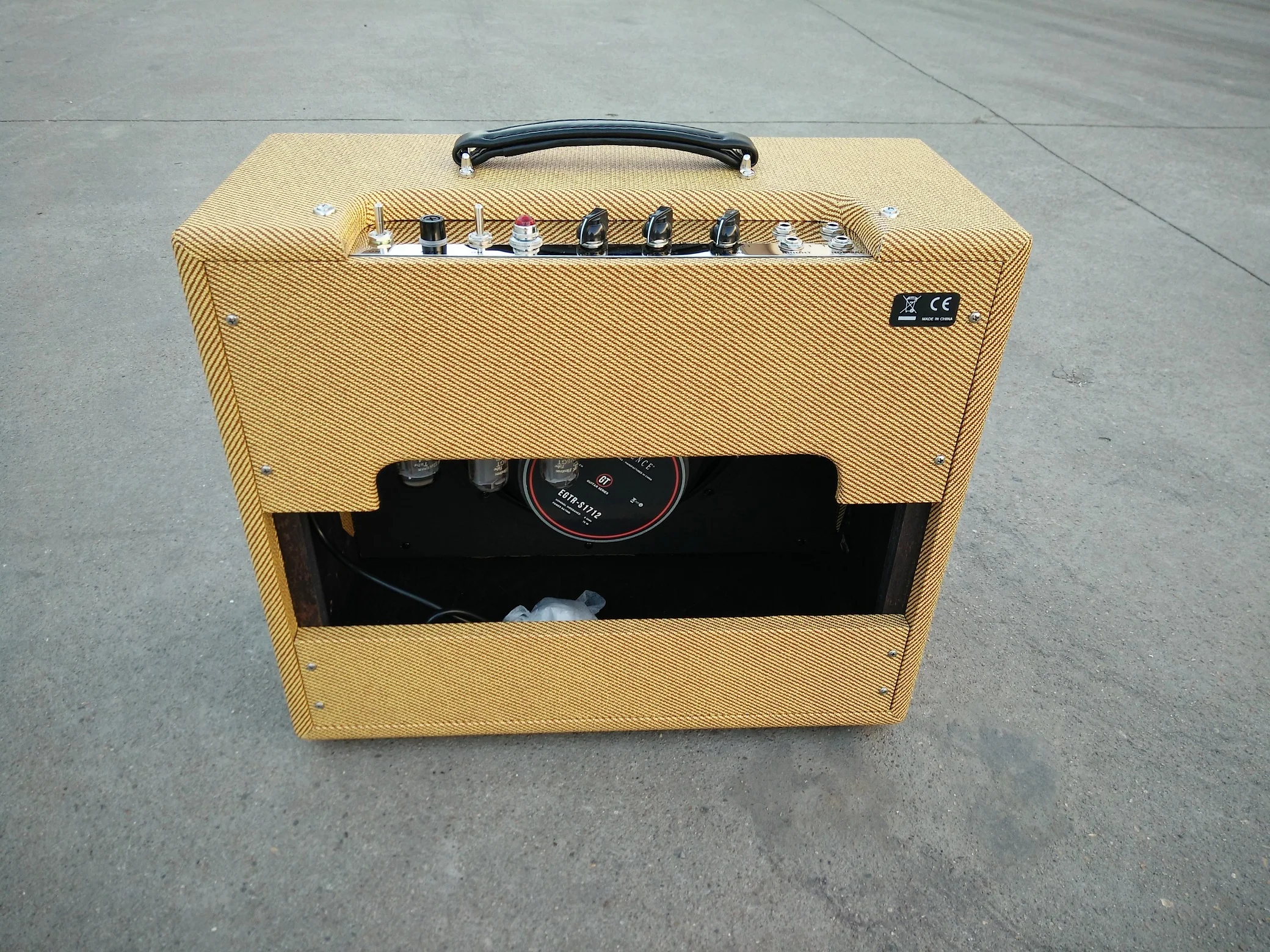 Tube amplifier for electric guitar Handwired turret board construction all tube circuit