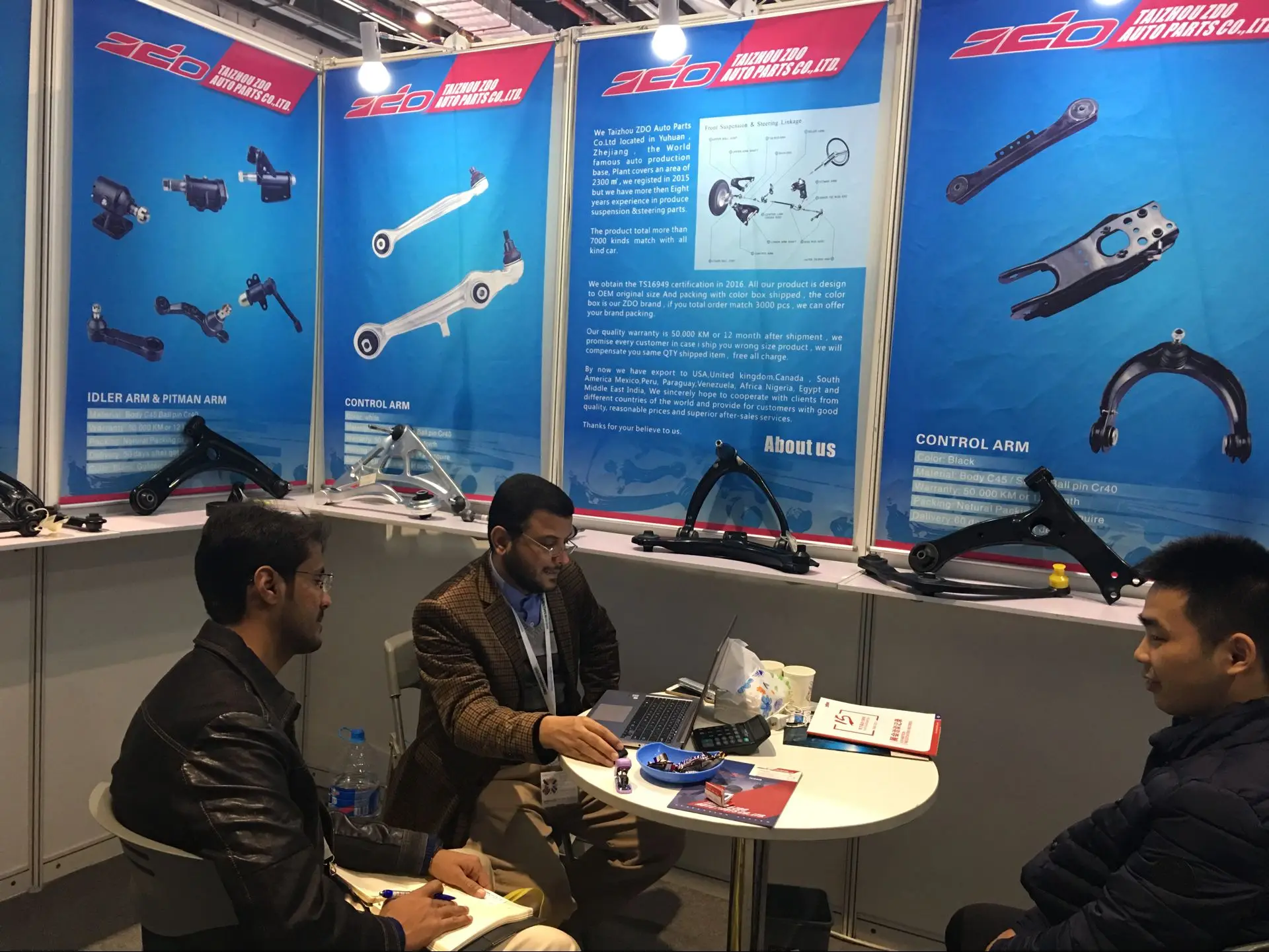 Buy rear left lower control arm auto part low price for OEM  55210-3K700 55220-3K000