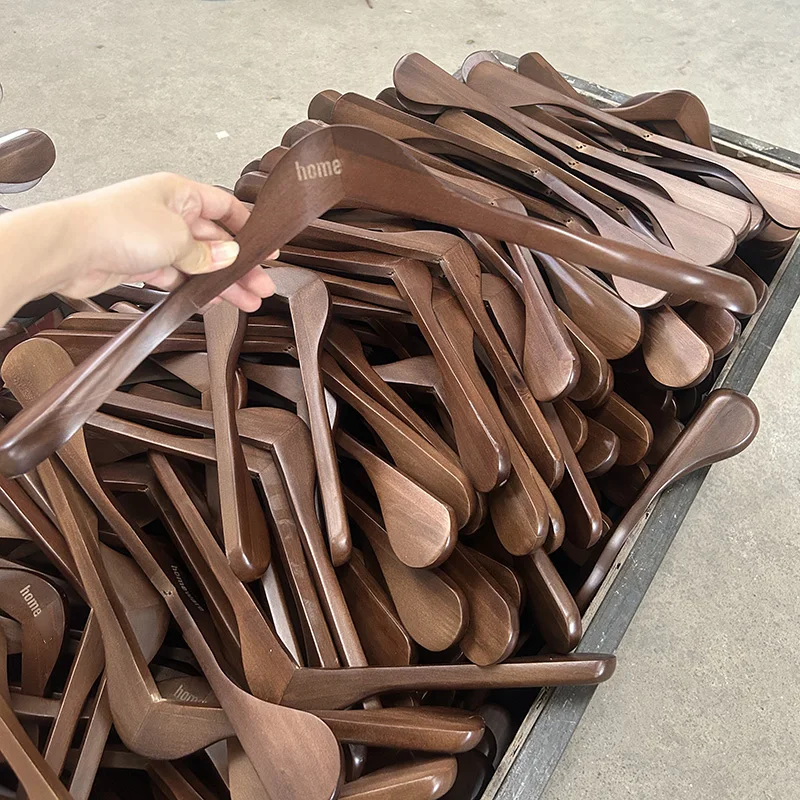 Custom logo luxury cloth solid wood hanger wooden wide shoulder hanger shirt suit coat wood clothes hangers for garment display