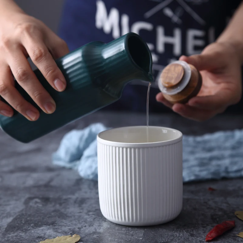 Белая керамическая бутылка для соевого соуса и масла банка приправ кухонная