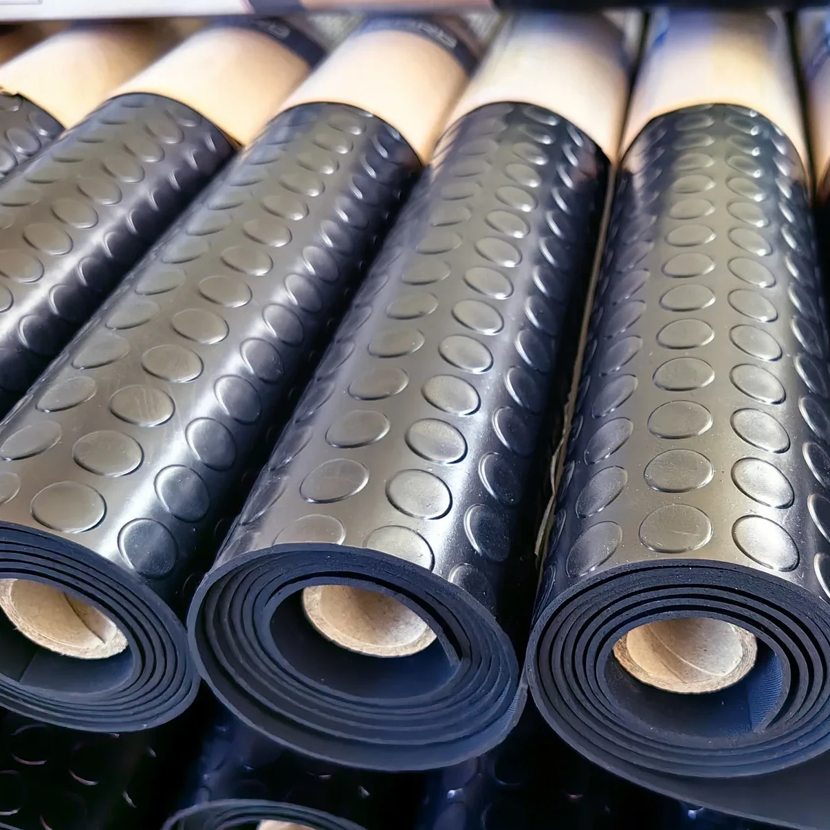 High Quality Coin Pattern Rubber Sheet Rolls Garage Floor Tiles Indoor Workshop Rubber Flooring Mat For cargo vans