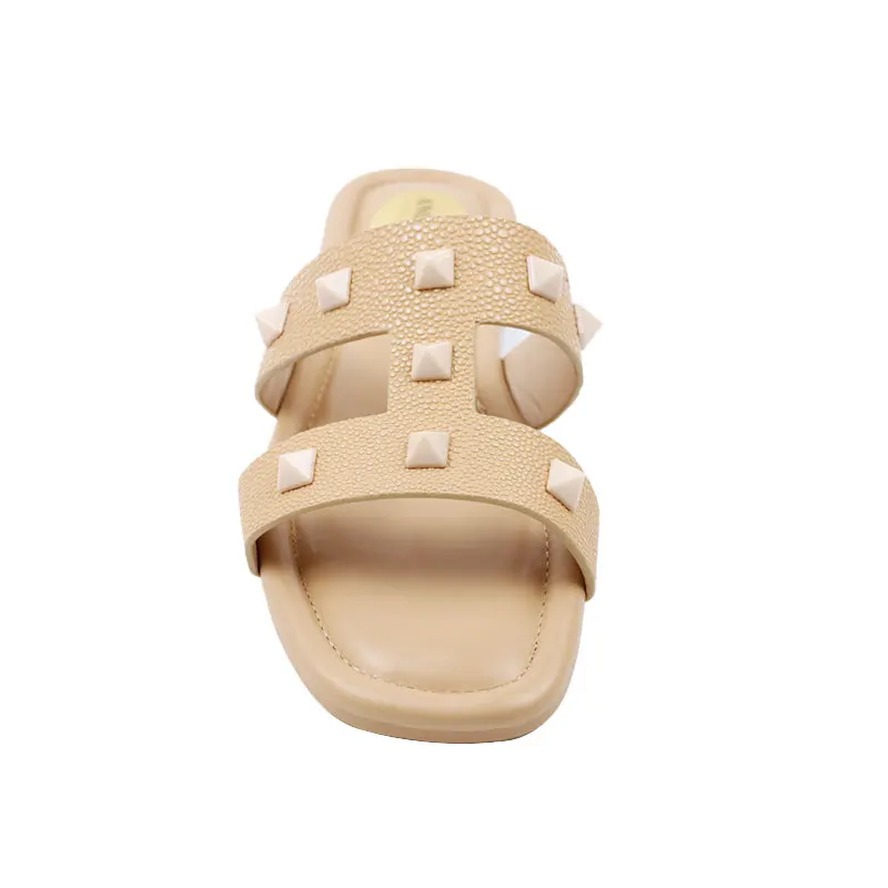 Summer Rivet Latest Trendy Ladies Sandals Non-Slip Peep Toe Female Casual Flat Beach Shoes Top Brand Women Sandals And Slippers
