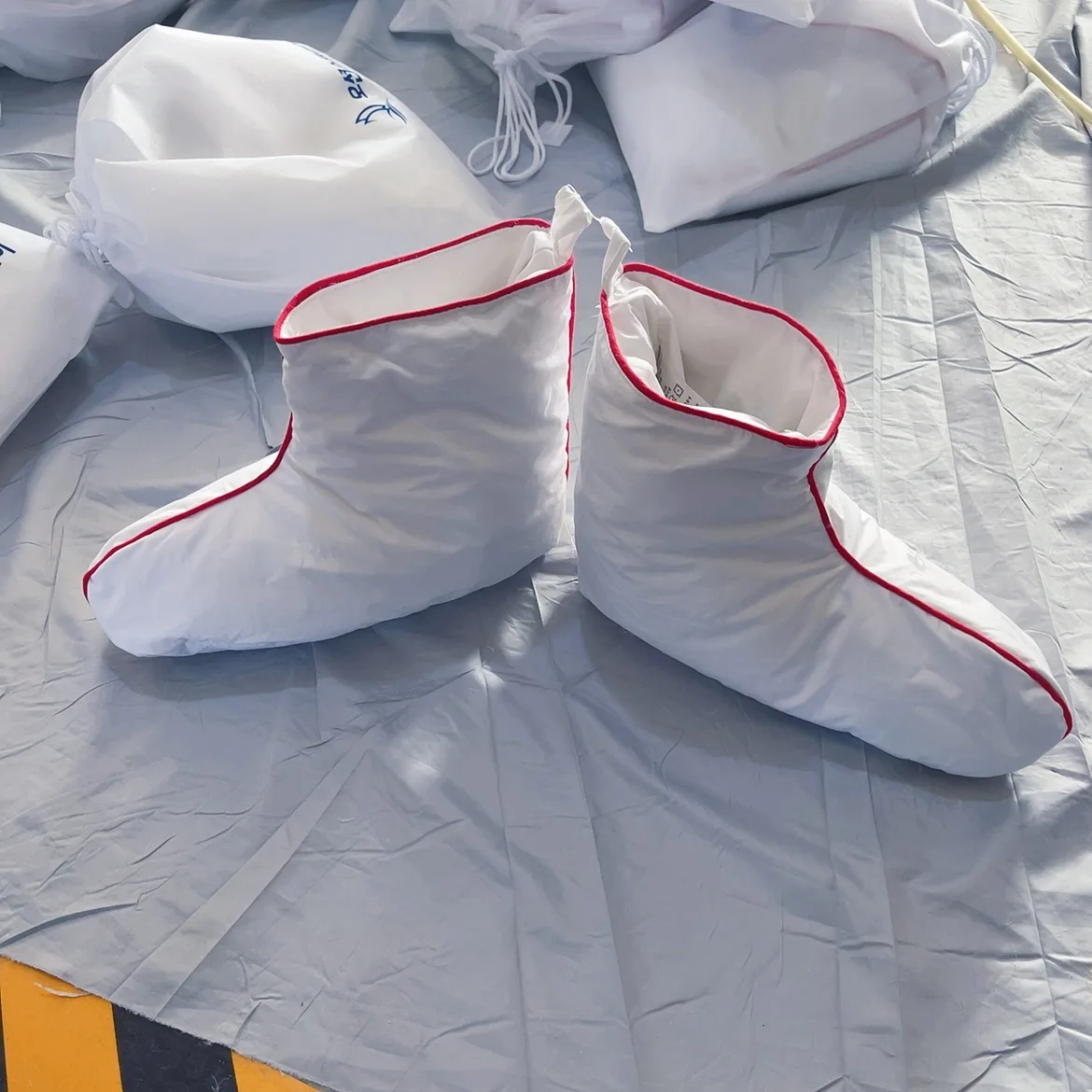 Europe Popular Feather Shoes White Cotton Room Relax Slippers Indoor Boots