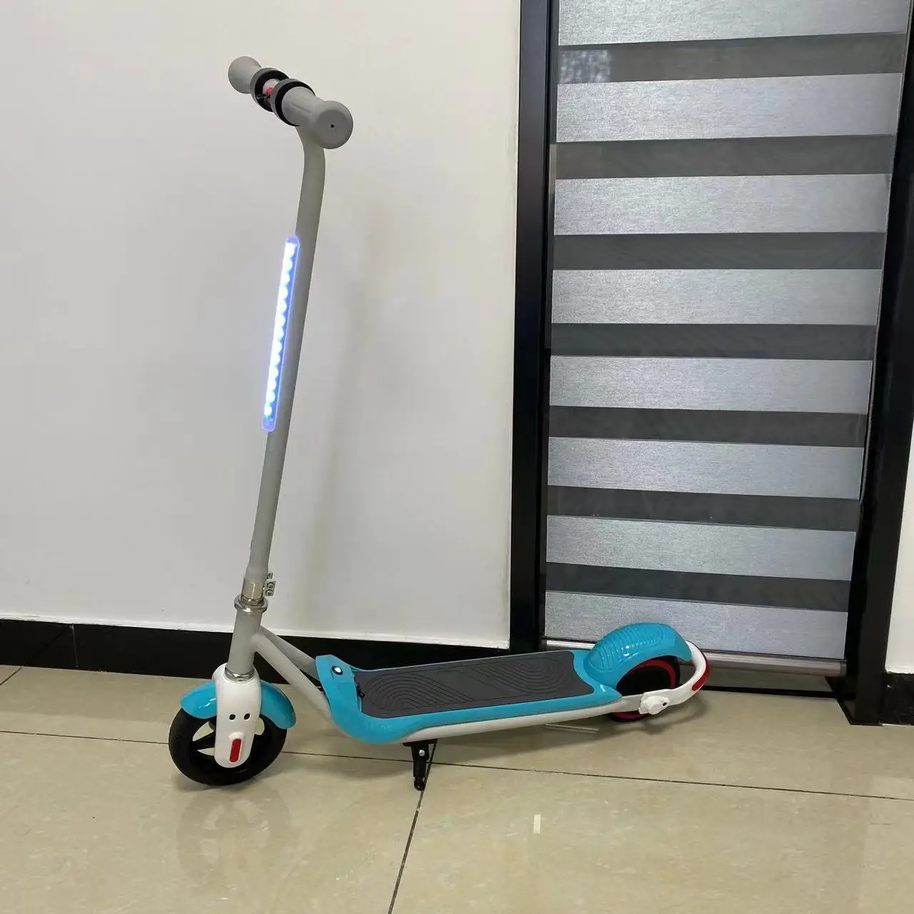 Mini Children E Scooter Electric Scooter Steel Custom Logo Kids for Kids Lightweight 2 Wheel High Quality 6.5 Inch 2.5ah 150W
