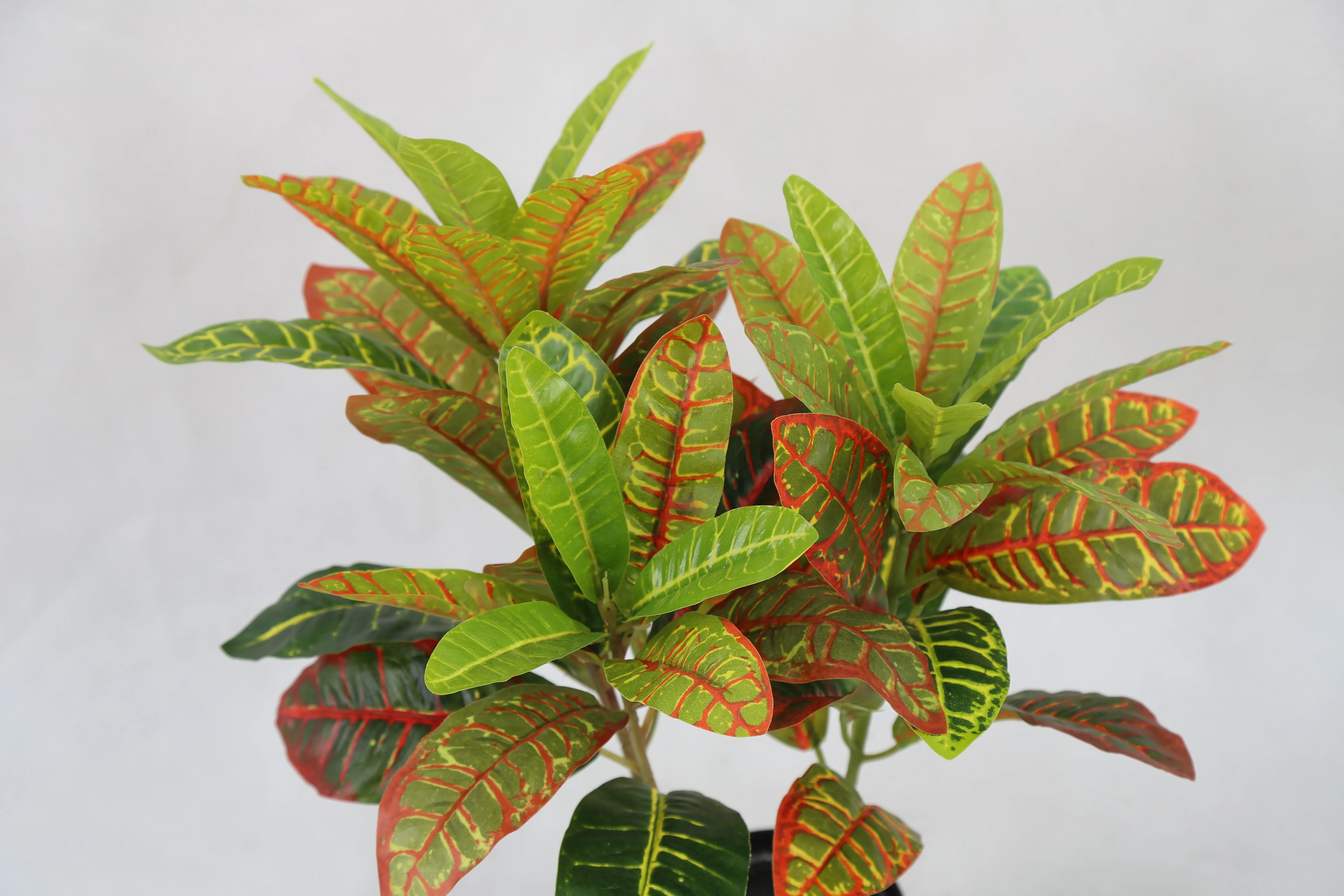 Factory Wholesale Faux Bonsai Tabletop Indoor Artificial Croton Codiaeum Variegatum Plant Tree For Home & Garden Decoration
