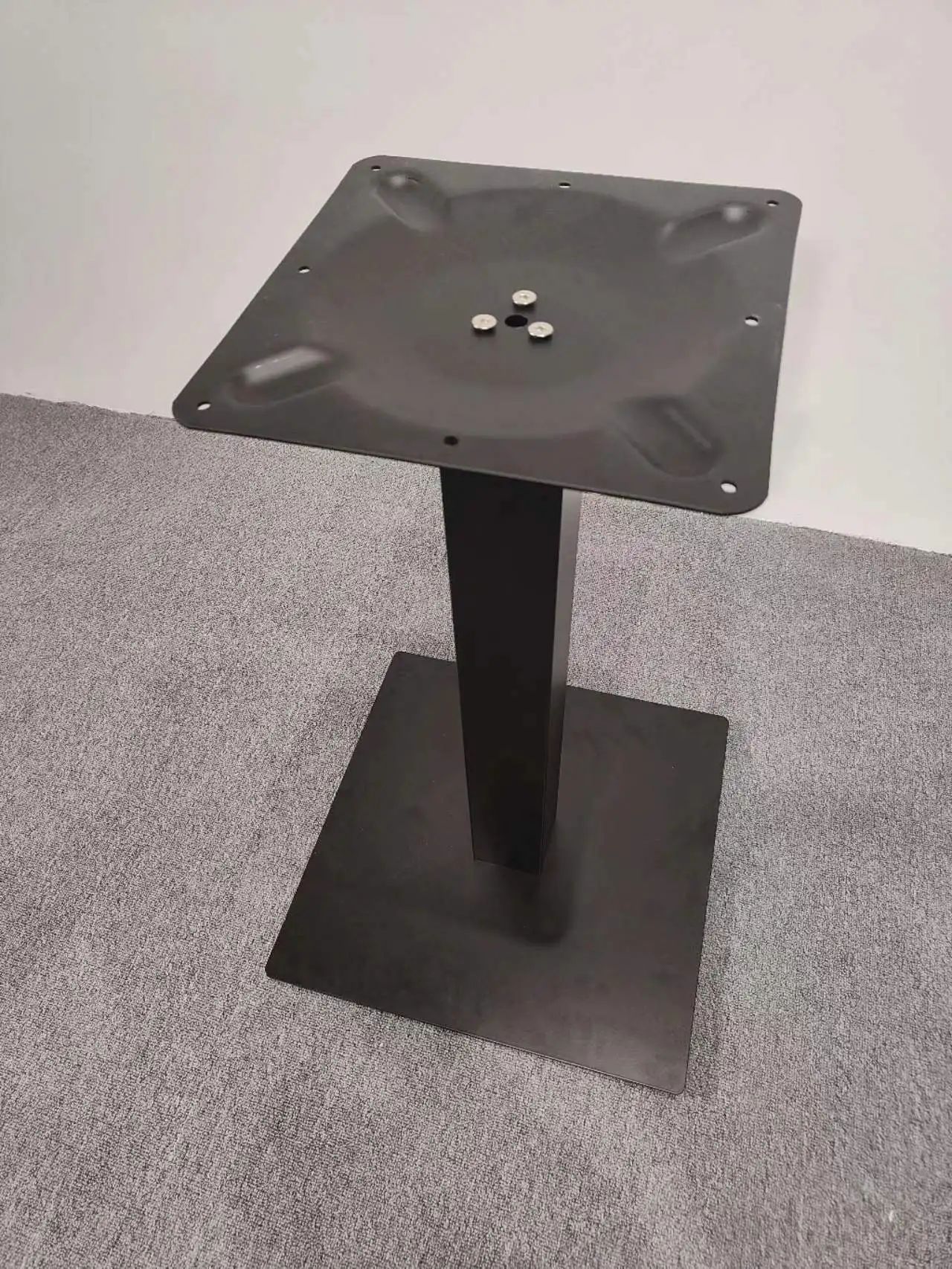 Modern Metal Restaurant Dining Tables and Chairs Furniture Set for Outdoor Hotel Living Room Hall Park Use