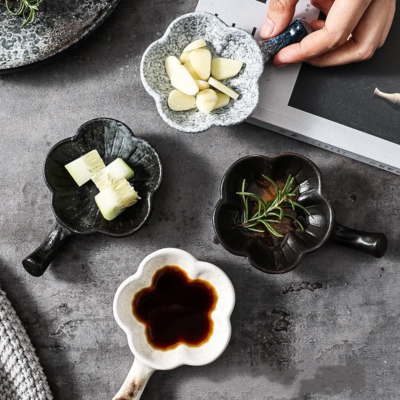 High-end Japanese Retro Plum Blossom Shape Tableware Restaurant Ceramic Sauce Dish Plate