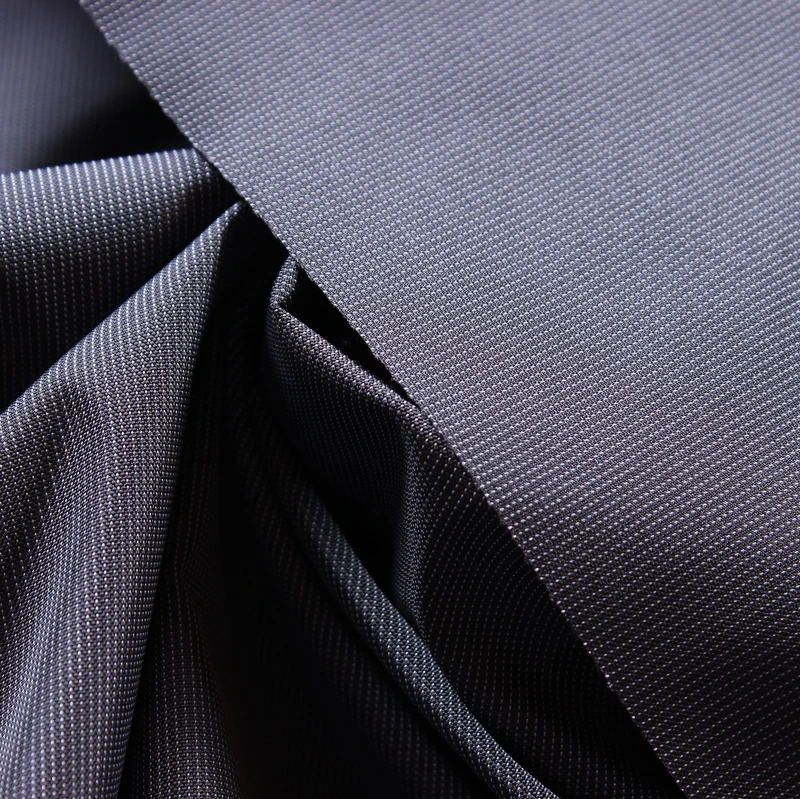 Деформирующая и утопленная ткань с полиуретановым покрытием (черно-белая вертикальная планка)