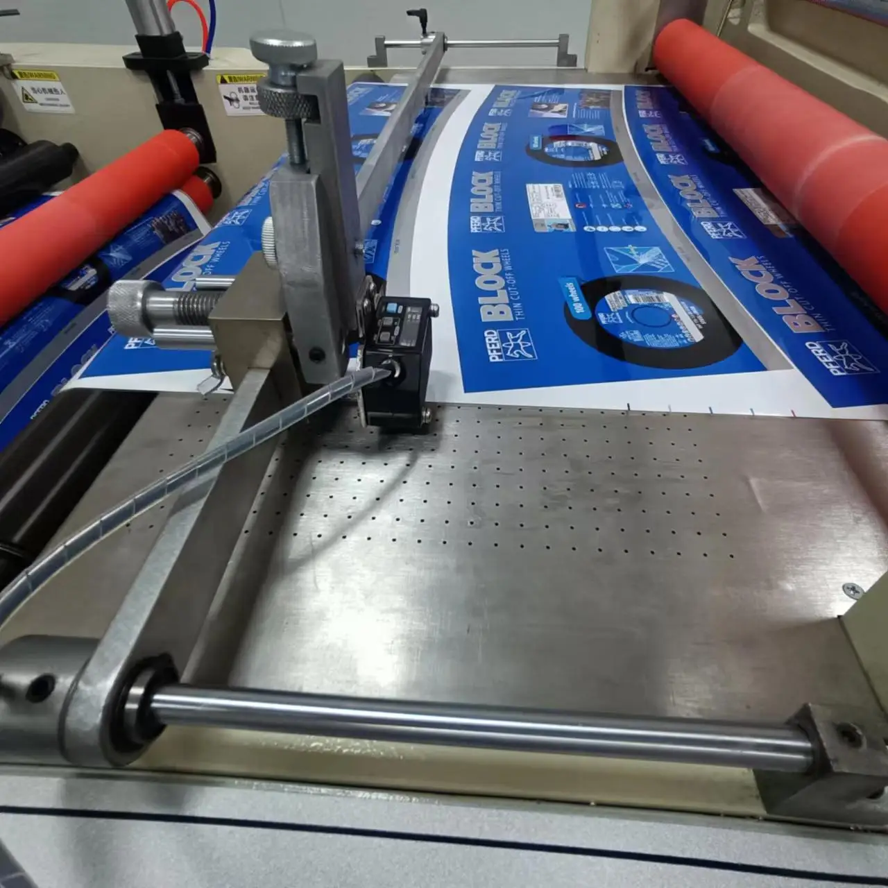 Micro computer piece cutting machine