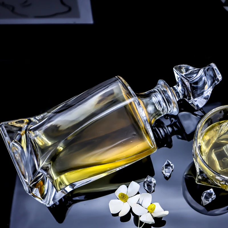 Wholesale Creative Bourbon Crystal 750ml Wine and Whisky Decanter with Logo