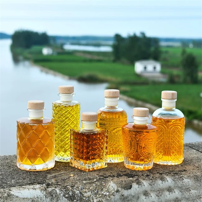 Оптовая продажа прозрачные 100 мл 120 150 200 напитки стеклянная бутылка для винного ликера мини-бутылки сока с пробкой