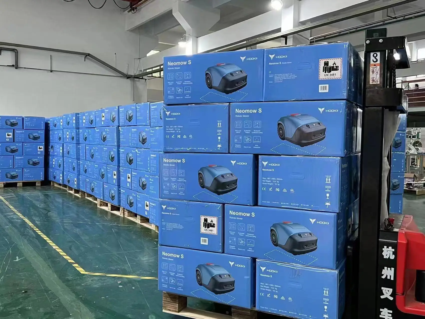 AKX M18e  Electric Robot Lawn Mower 24V Home DIY Efficient Self-Propelled Cordless GPS Cutting for Grass