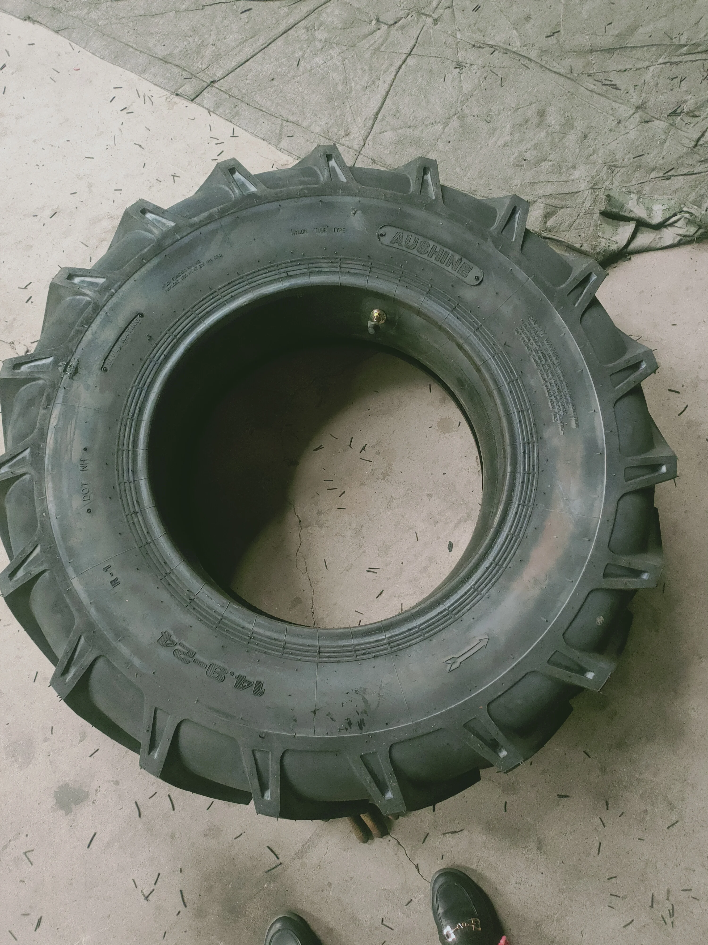 Quality China tyre price wholesales tires 14.9-24 truck tire