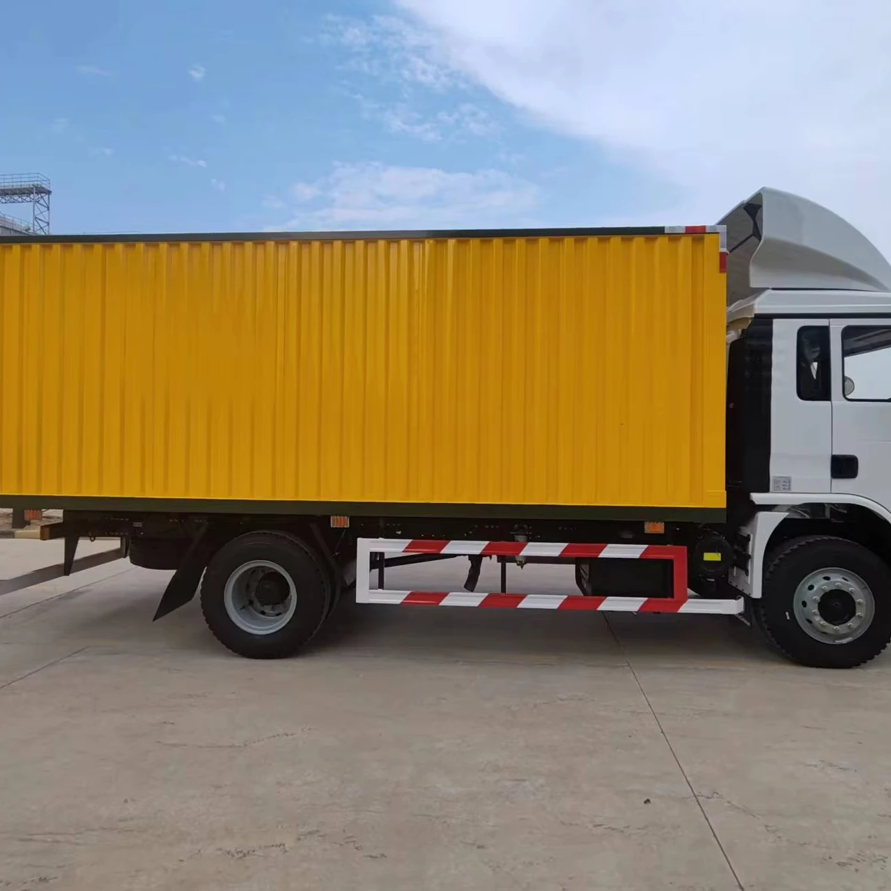 China Shacman Factory  3-5 ton Mini Van Cargo Truck Shacman L3000 Cummins Engine Cargo Van Truck