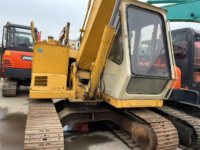 Used KATO HD250 Japan Made Mini Hydraulic Crawler Excavator Digger Earth Moving for Sale