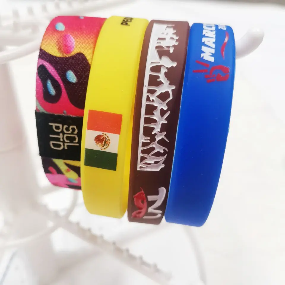 Pinsback Customized Logo slogan Personalized Luminous Silicone Basketball Sports Silicone wristbands with animal cartoon custom