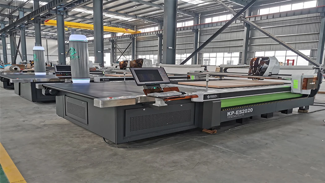 Plushy toy cut bear dolls cut  Auto clothing fabric cutting machine full  automatically with high precision 1mm