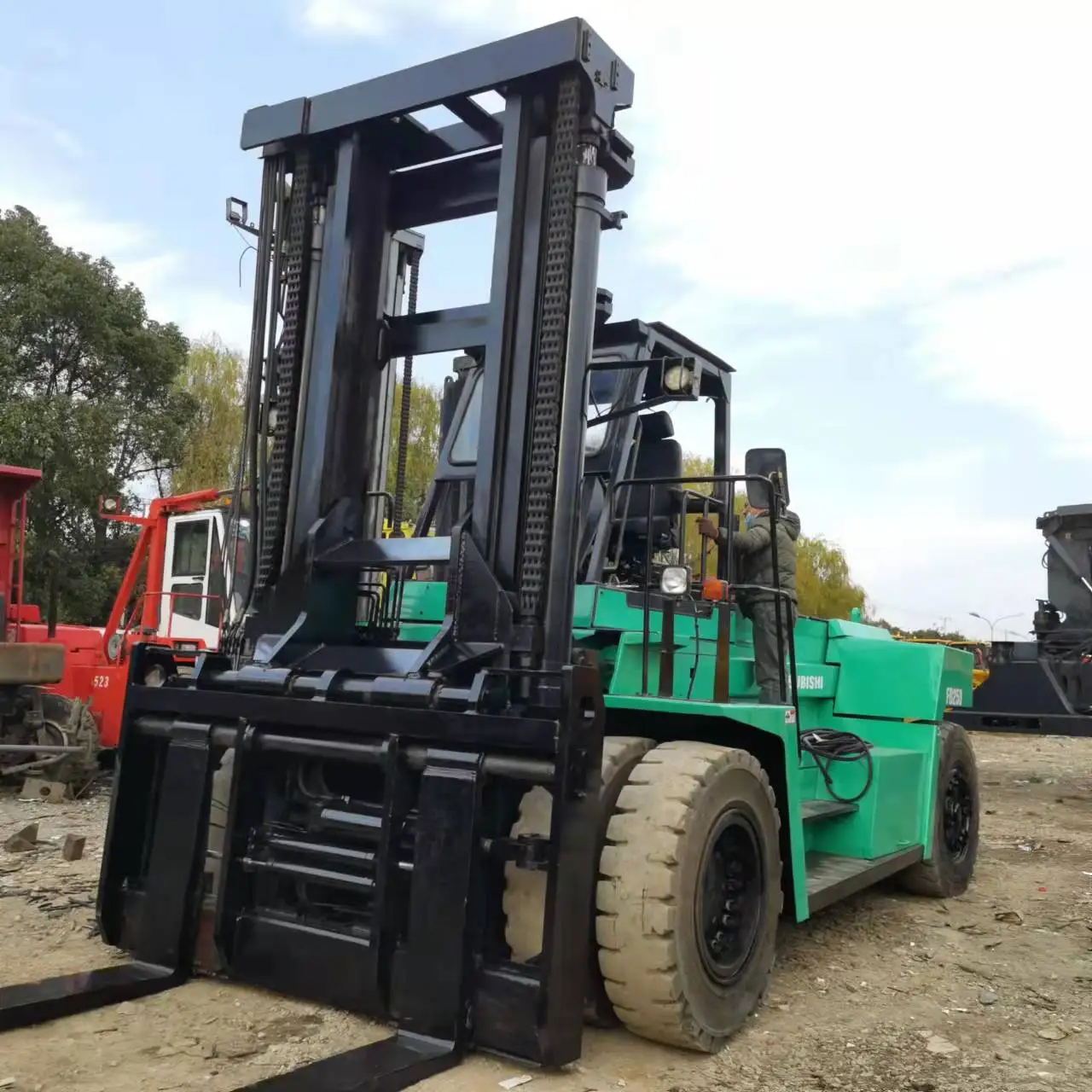 used forklift mitsubishi FD300 30 ton steel factory good condition 25 ton 20 ton 15 ton in stock hot sell cheap price low price