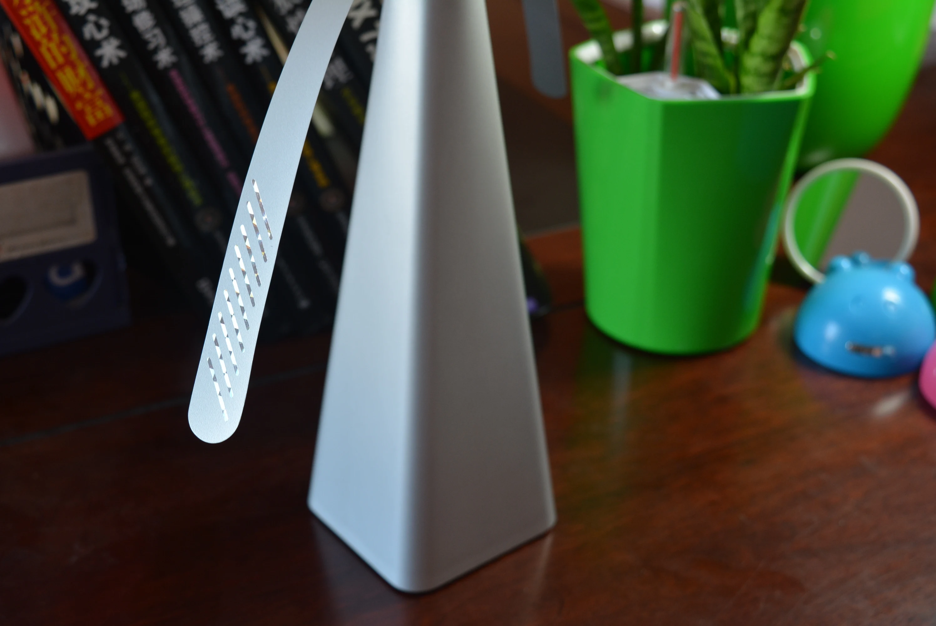 2022 Hot Selling Product No Chemicals Battery Fly Fan for Outdoor Keep Bugs Flies Away for Your Food with CE Certification