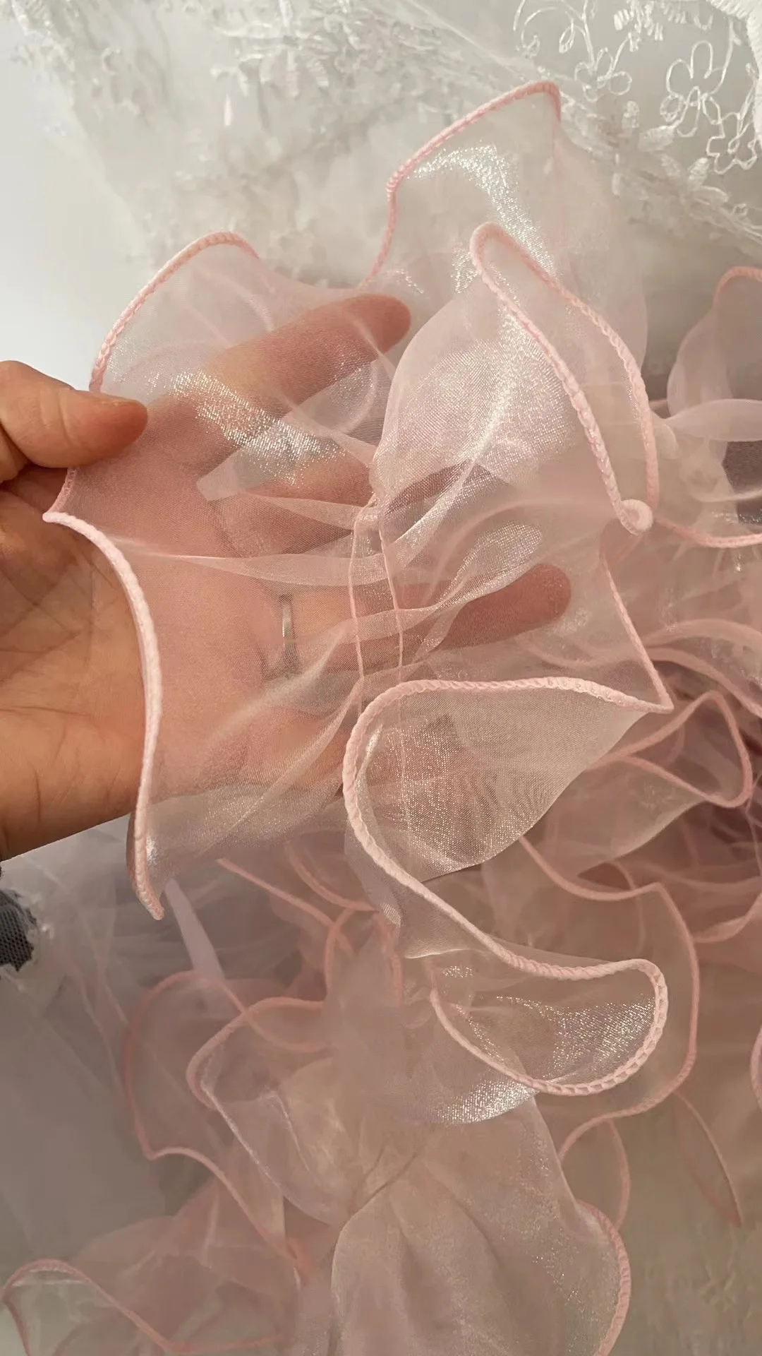 Luxury Fishtail Yarn Pearl Lace Trim Sari Silk Bow Gift Organza Ribbon Fishtail sheer Wave Organza Ribbon