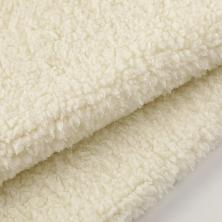 New fashion 206GSM soft keep warm solid knitted polyester plush fabric for garment