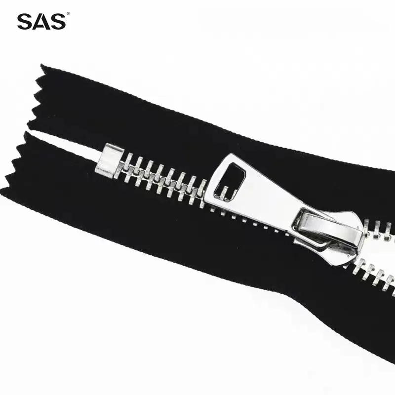 SAS Высококачественная куртка на молнии Индивидуальный размер логотипа черный цвет открытая металлическая молния для одежды