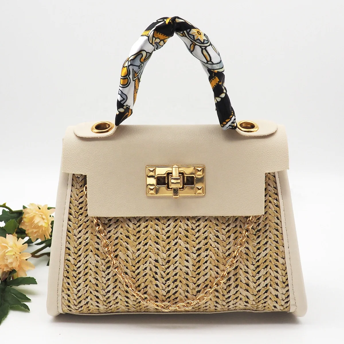 2021 high quality wholesale woven ladies beach bags fashion trend handbags chain Lock messenger bags women clutch