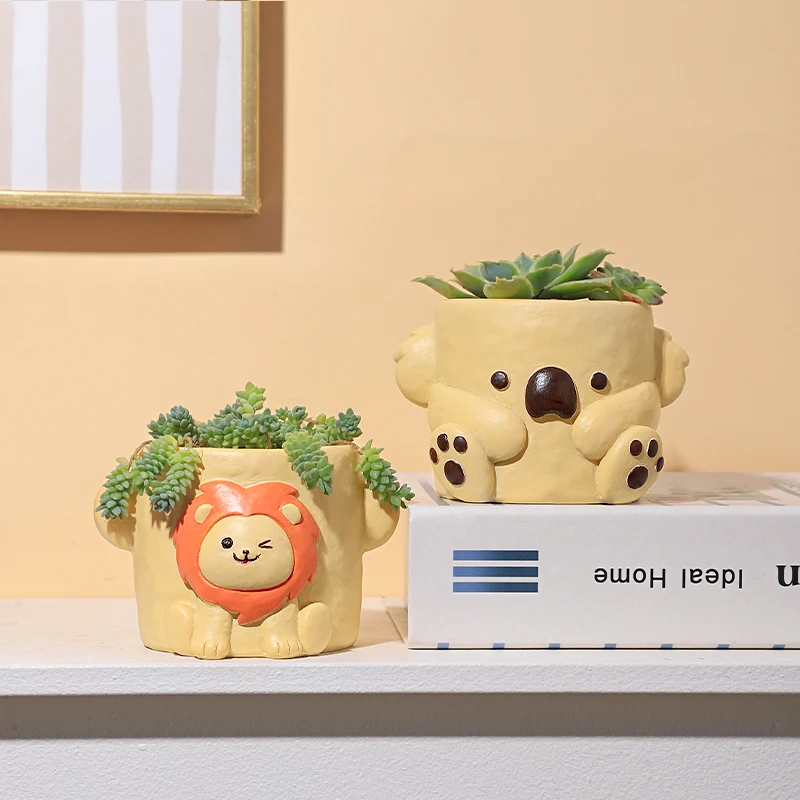 Roogo Little Lion Planter