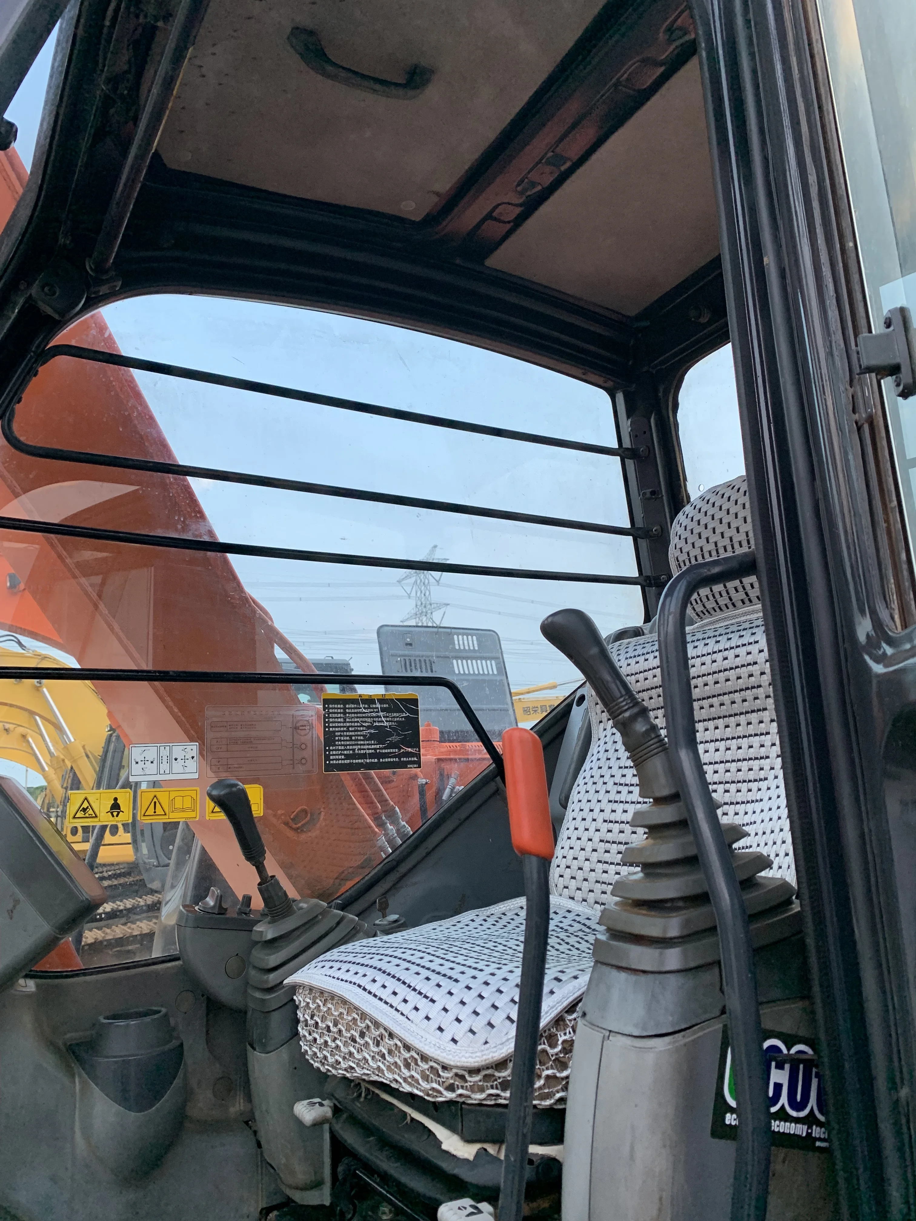 Japan imported high quality second hand 7 ton mini excavator Hitachi ZX70 ZX75US digger