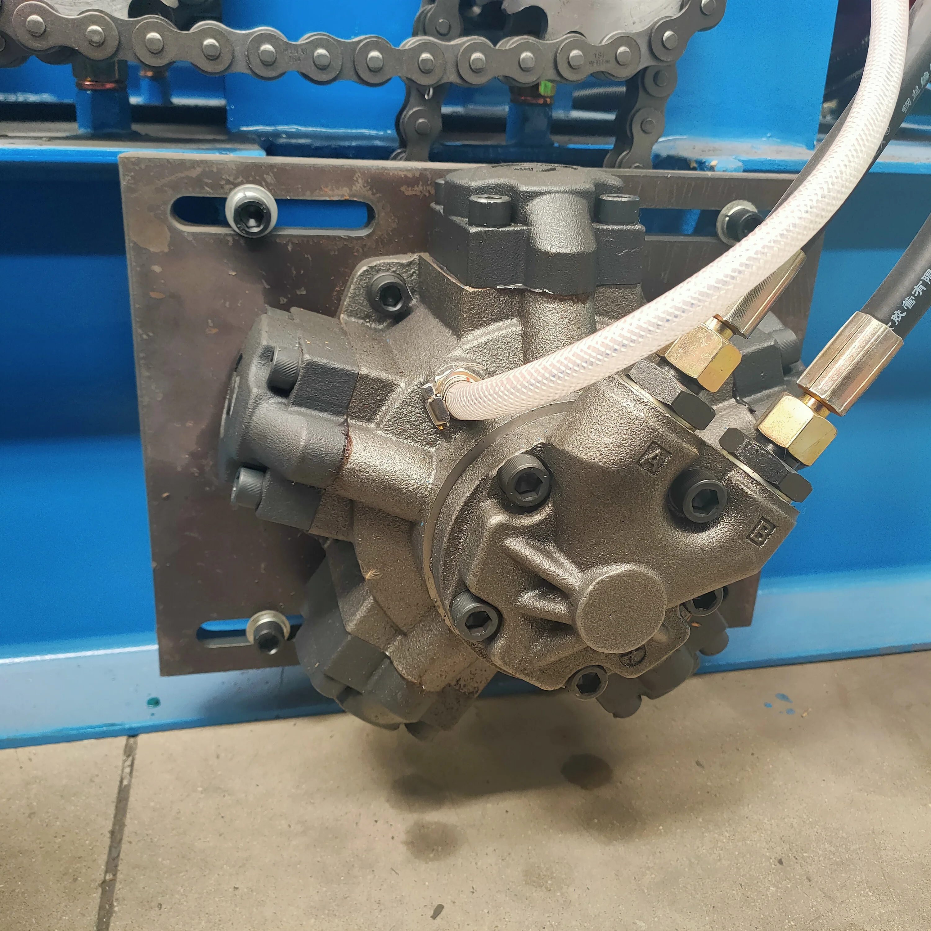 High speed barge flashing for panels roll forming machine