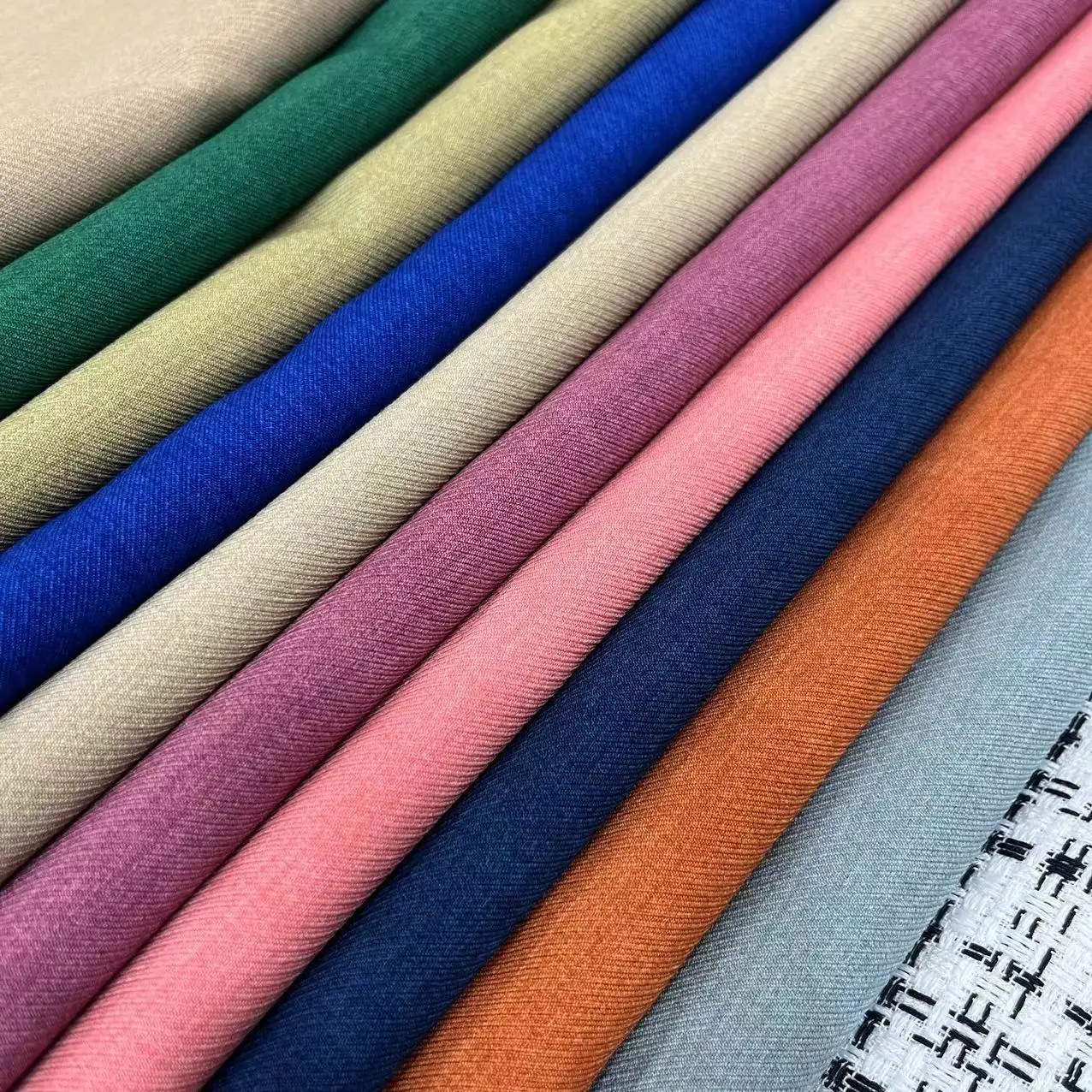 Lolis Polyester Fabric Twill Air Flow Crepe Fabric Maylisia Indonesia Market Polyester fabric