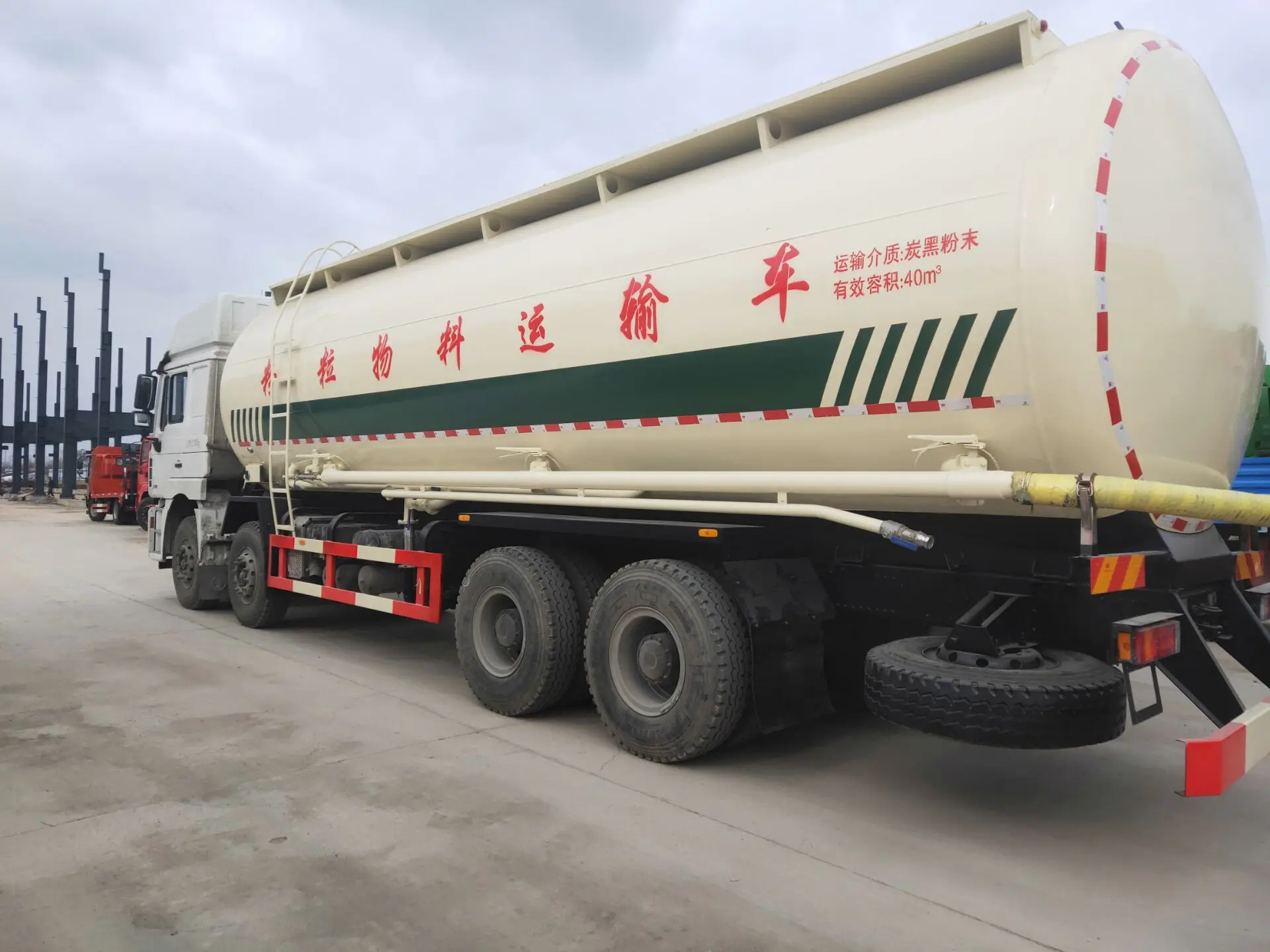 Shacman 8x4 грузовик для доставки