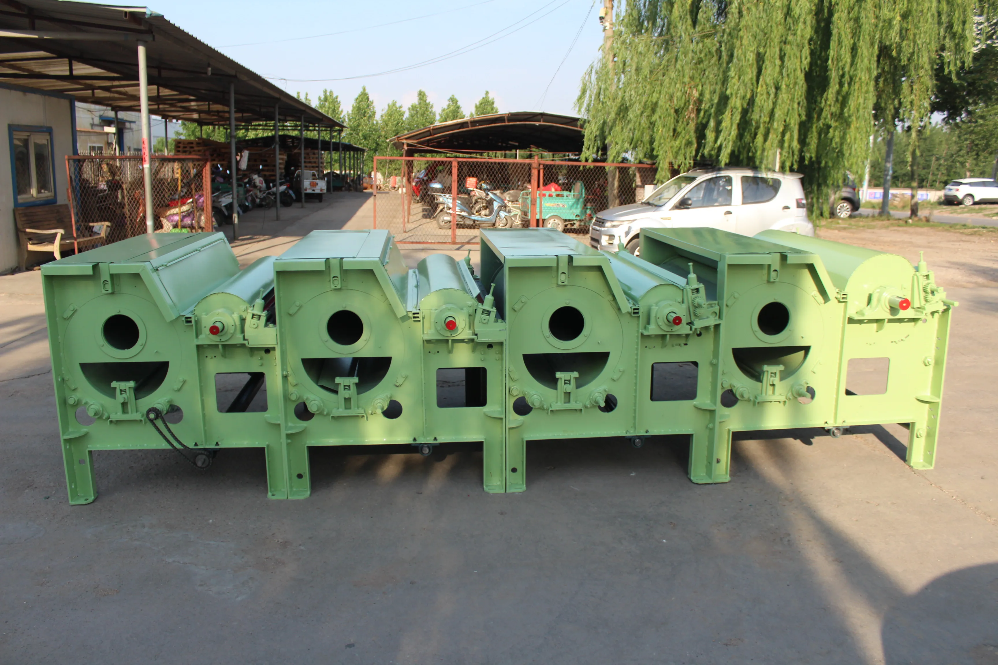 Textile waste recycling machine Opener and cleaning machine Ripped denim fiber re- yarn production line