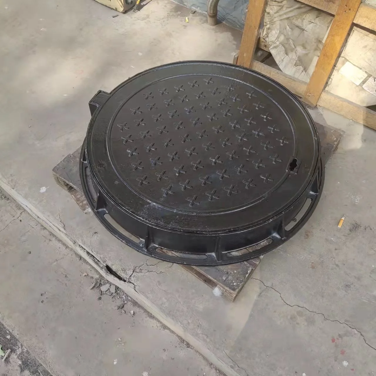 Оптовая продажа чугунный ковш из ковкого чугуна тяжелый en124 D400 850*850 крышка люка с замком