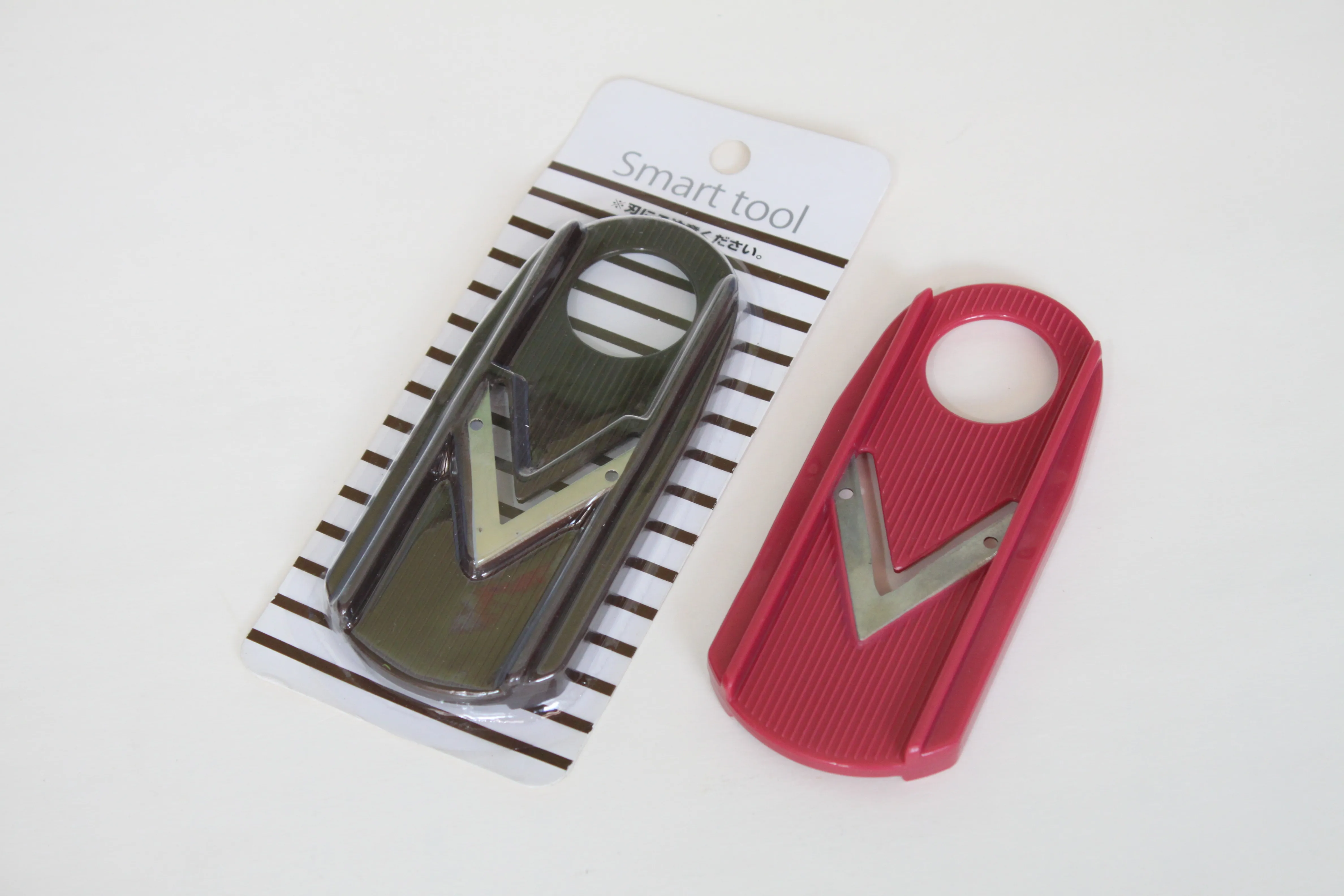 Небольшая дешевая овощерезка V-образной