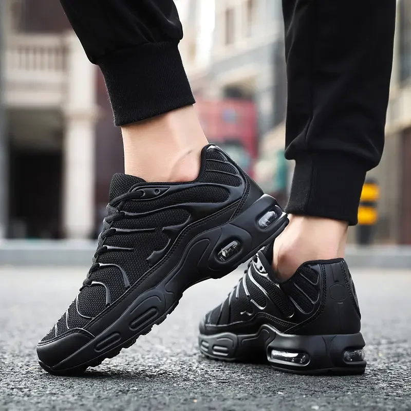 Мужские кроссовки с логотипом