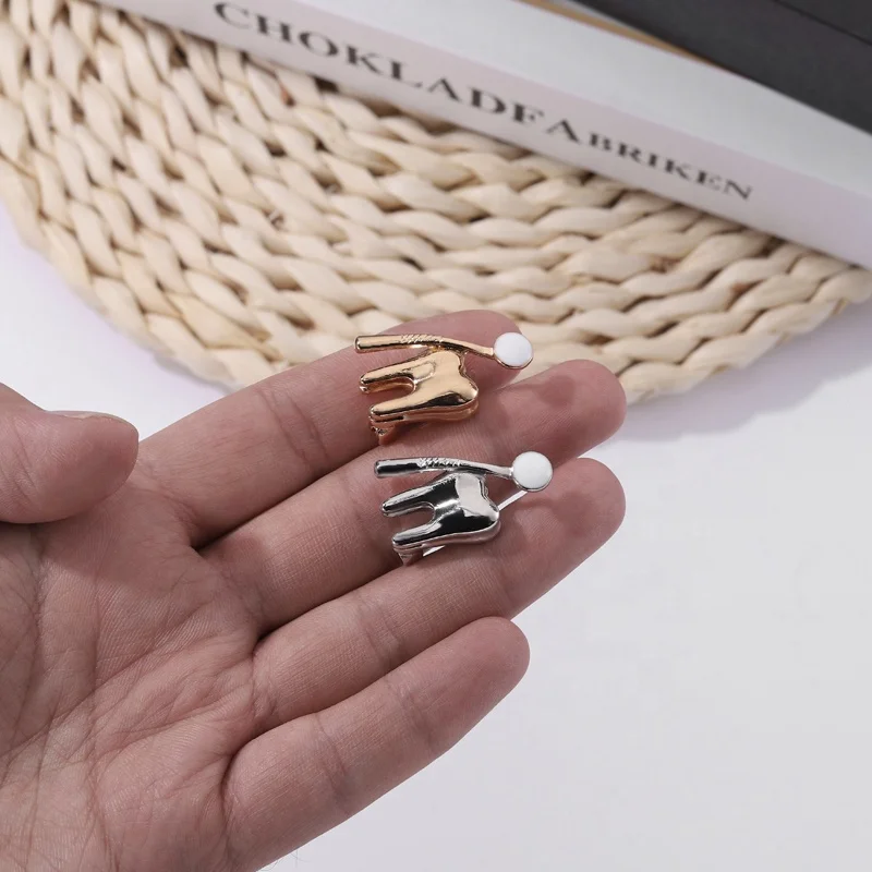 2023 Pins Fashion Tooth Shape Cute Medical Brooch Pin for Doctor Nurse Lapel Backpack Badge Pins Jewelry Gift Accessories