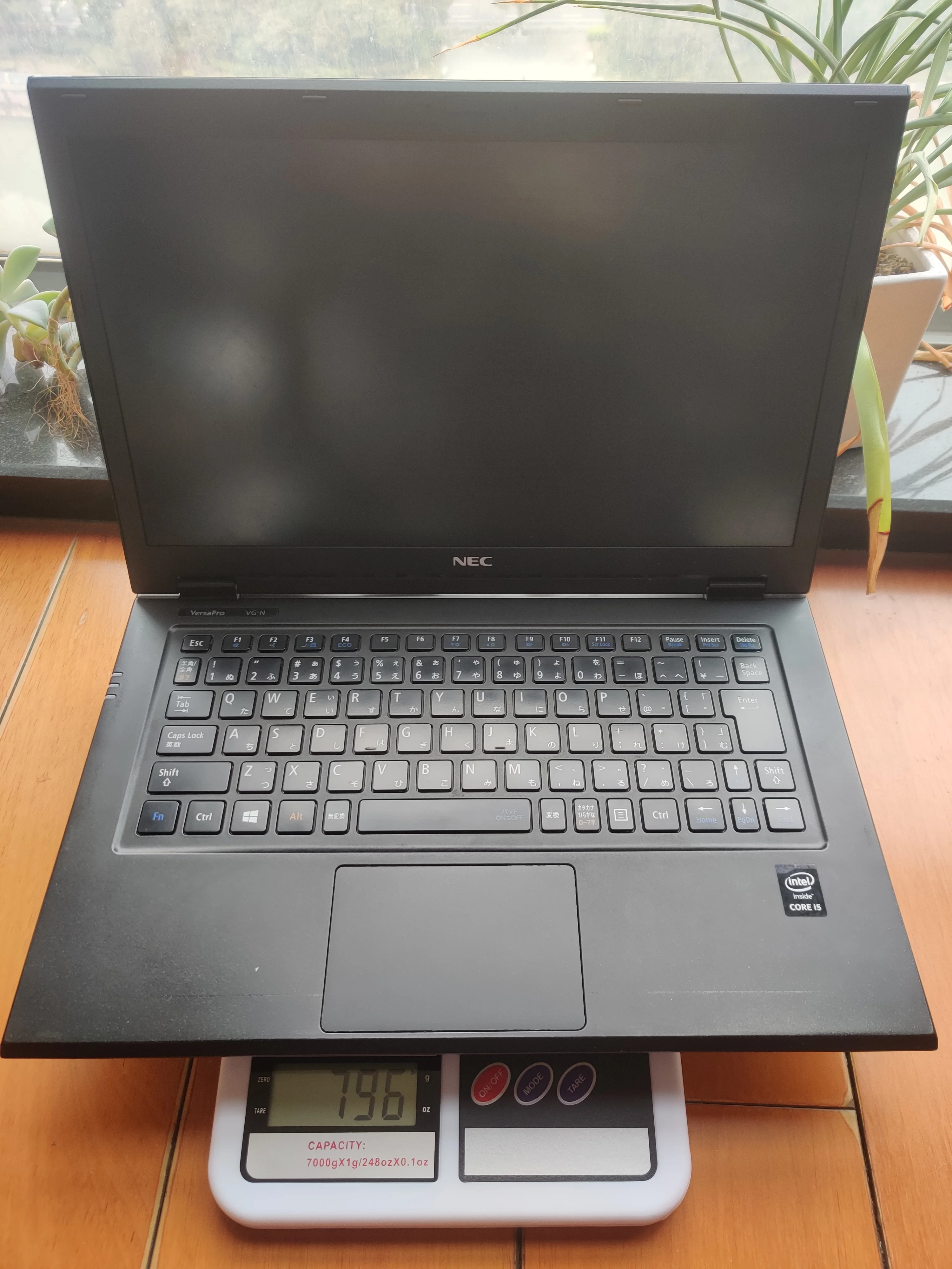 
Very light weight laptop, VersaPro 2K screen, 800 Grams only!! 