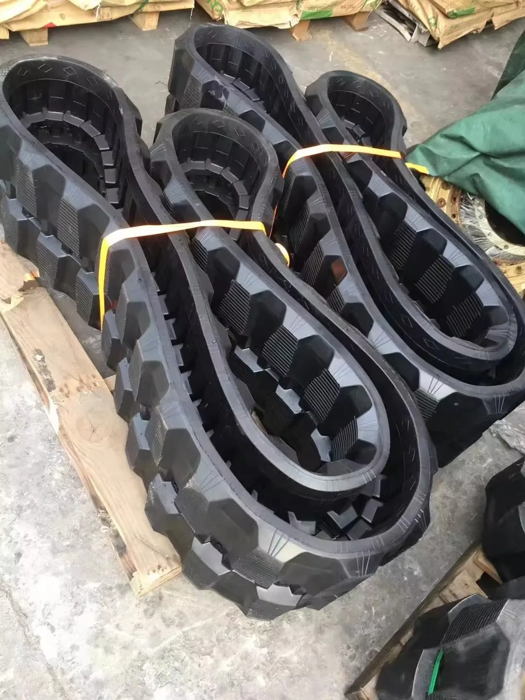 Mini track loader replacement parts rubber tracks 200*72mm for original factory direct sales spare parts rubber tracks