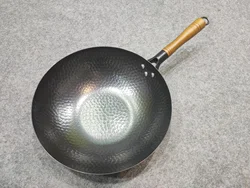 2022 hotsale 32 cm Chinese Wooden handle Carbon Steel Wok  Hand Hammered Wok