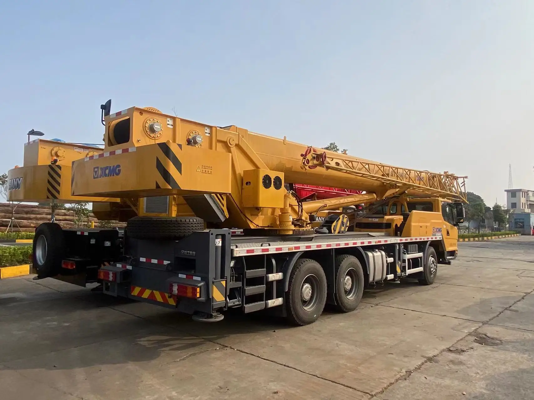 Lifting Machinery 30 Ton Truck Crane QY30K5C Good Price for Sale with High Operating Efficiency