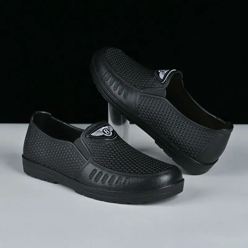 PVC Imitation Leather Men Non-Slip Waterproof Low-Cut Work Slippers Beach Sandals with Soft Soles for Construction Sites