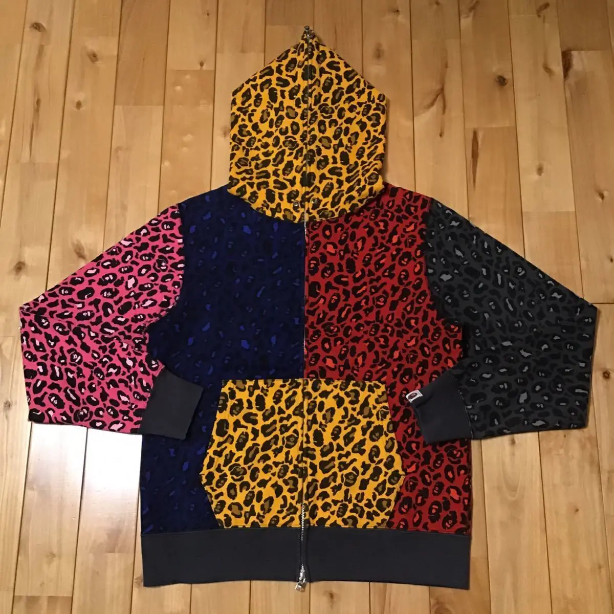 Изготовленный на заказ большую партию товара из кусков с леопардовой расцветкой каблуке карман куртки для мужчин и женщин высокое качество толстовки