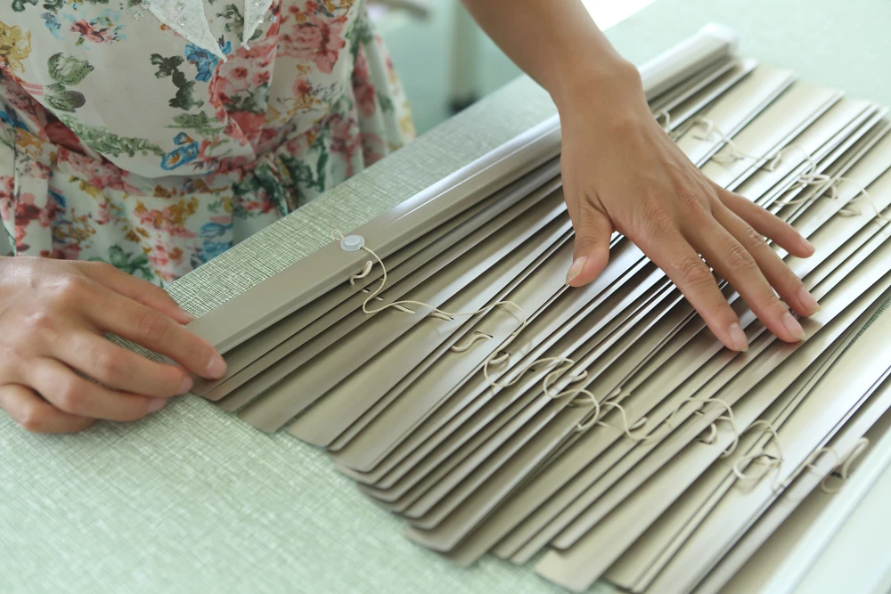 Mini Blinds Aluminum Venetian Slat Blinds Blackout Horizontal Shades for Windows Anti-UV Waterproof Light Adjustment Bathroom