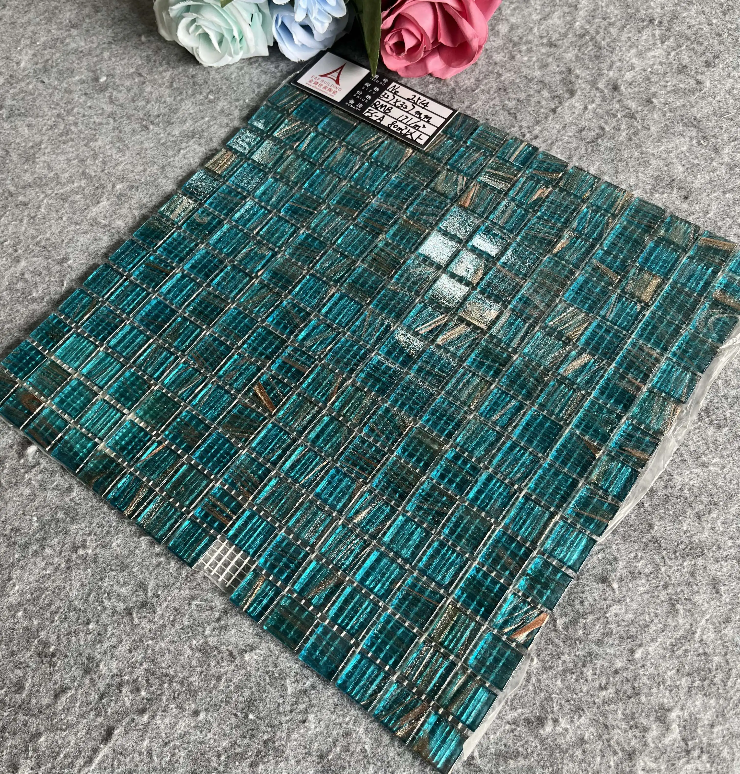 Wholesale Foshan Swimming Pool Mosaic Tile Professional Supplier Kitchen Backsplash Wall Tile Green Gold Lines Glass Mosaic