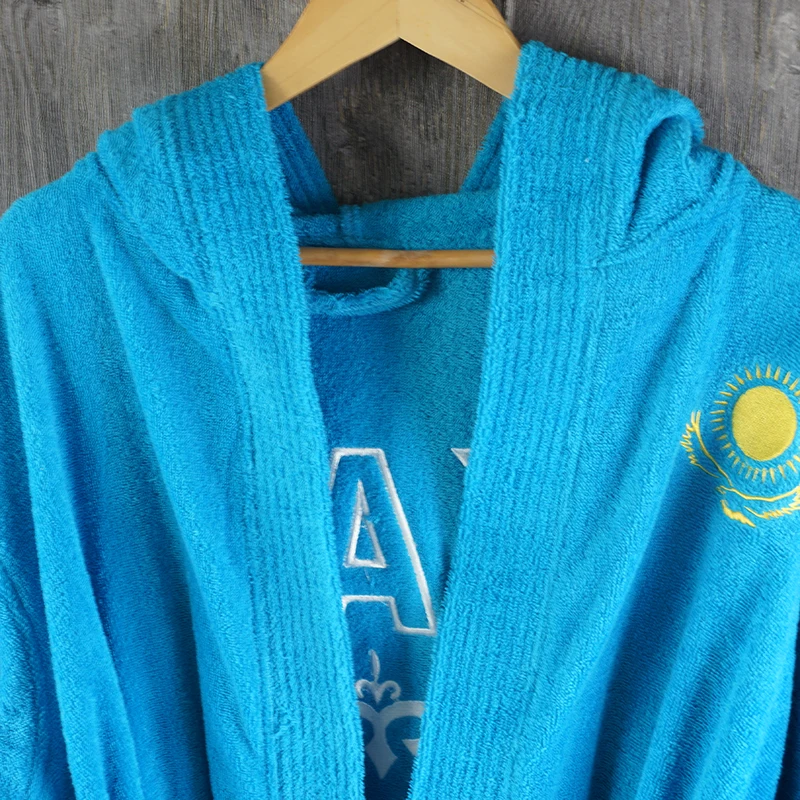 High quality hotel 100% cotton terry hooded men bathrobe customized super warm and soft bathrobe with logo