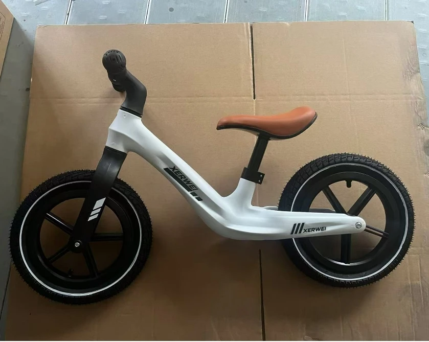 Toddler Baby Reinforced ABS 95cm Adjustable Bikes Children Light Weight Running Bike Children Walking Balance Bicycle Bike