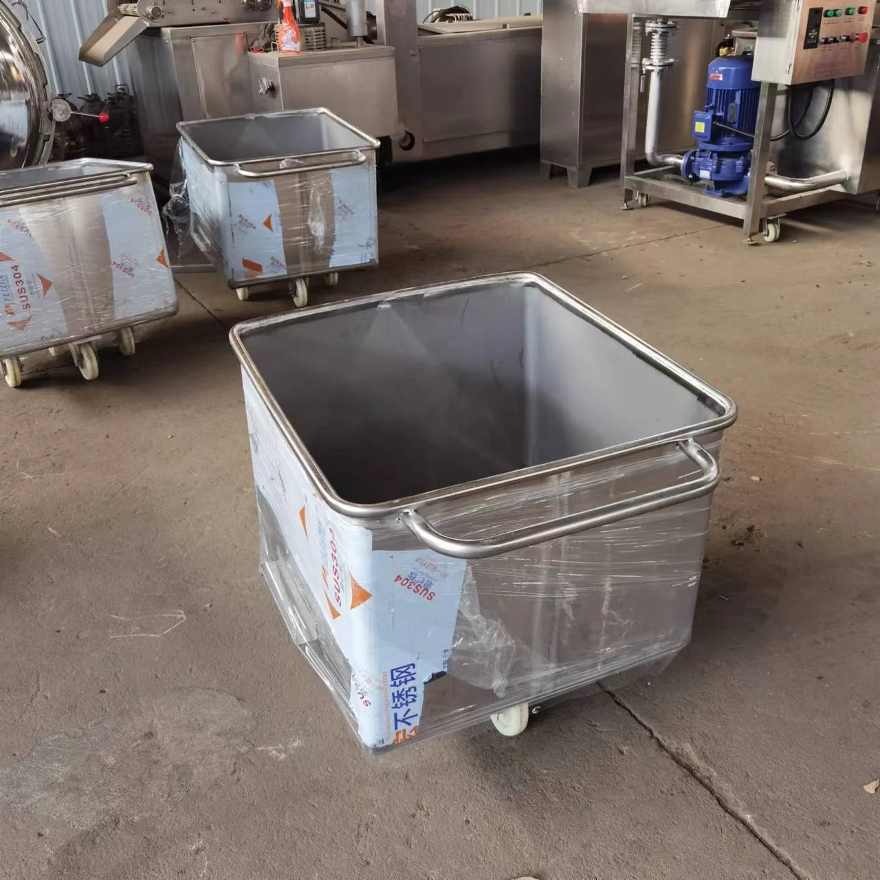 Sus304 Material Feeding Food Meat Barrel customized Transportation Turnover Truck beef vacuum meat marinating  tumbler machine